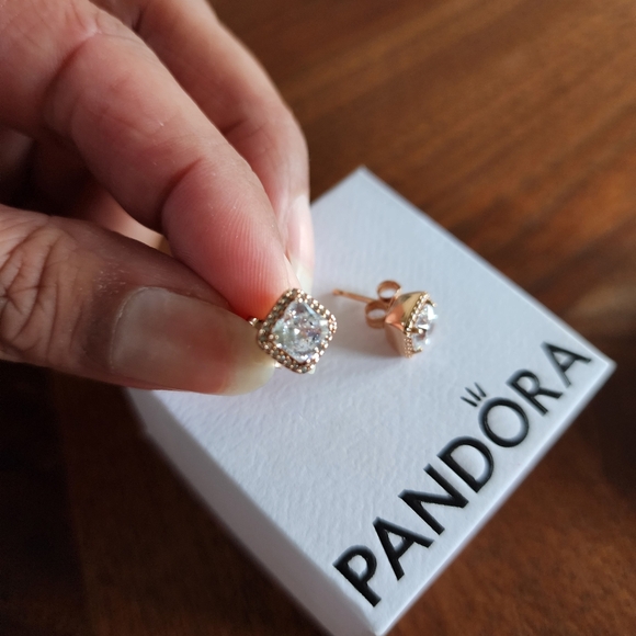 Pandora rose gold diamond stud earrings - Picture 3 of 4